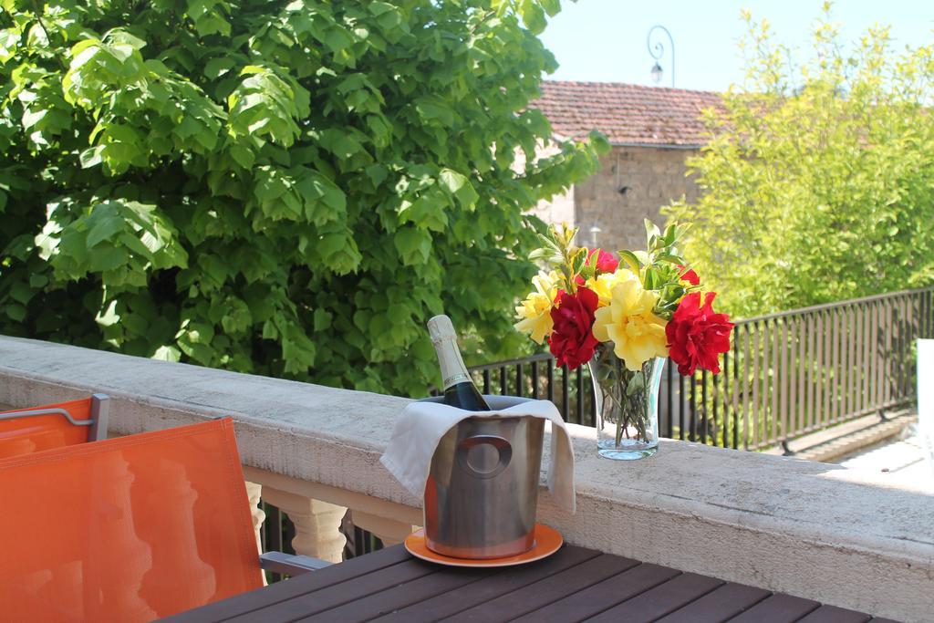 Logis Hotel Restaurant & Pizzeria Vuillot Cuiseaux Exterior photo