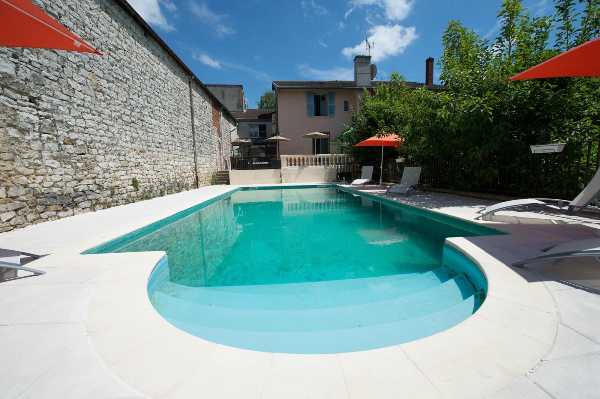 Logis Hotel Restaurant & Pizzeria Vuillot Cuiseaux Exterior photo