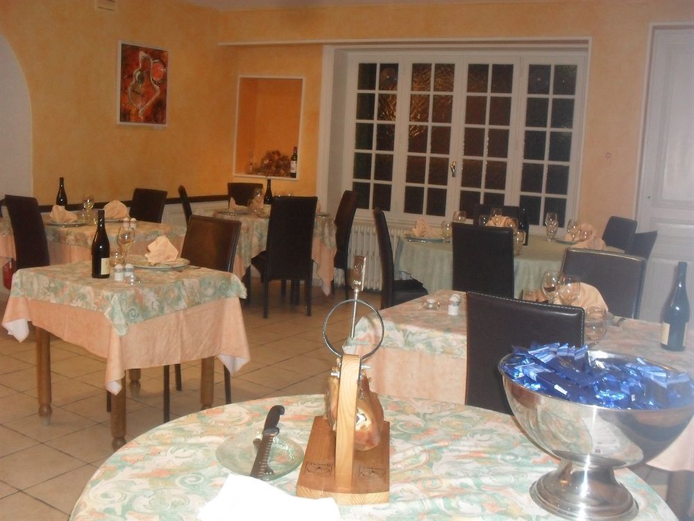 Logis Hotel Restaurant & Pizzeria Vuillot Cuiseaux Exterior photo